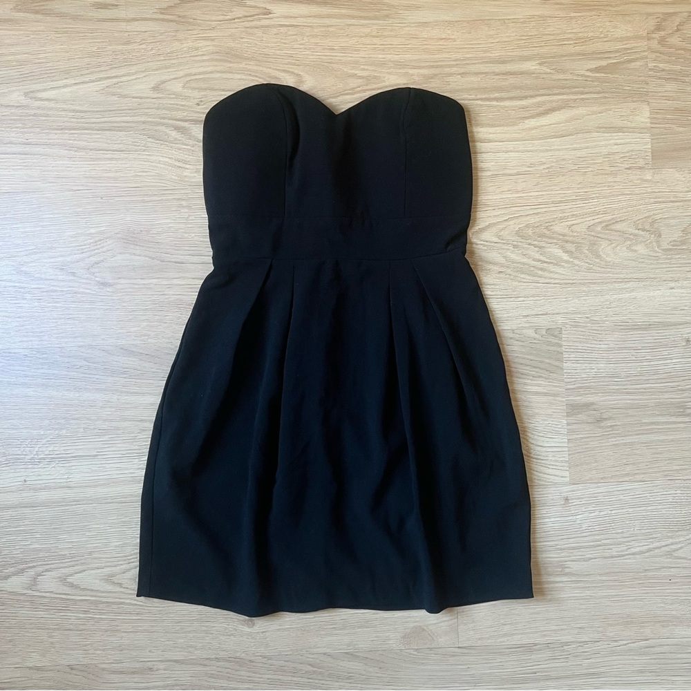 Vixen Black Sweetheart Neckline Pleated Mini Dress
